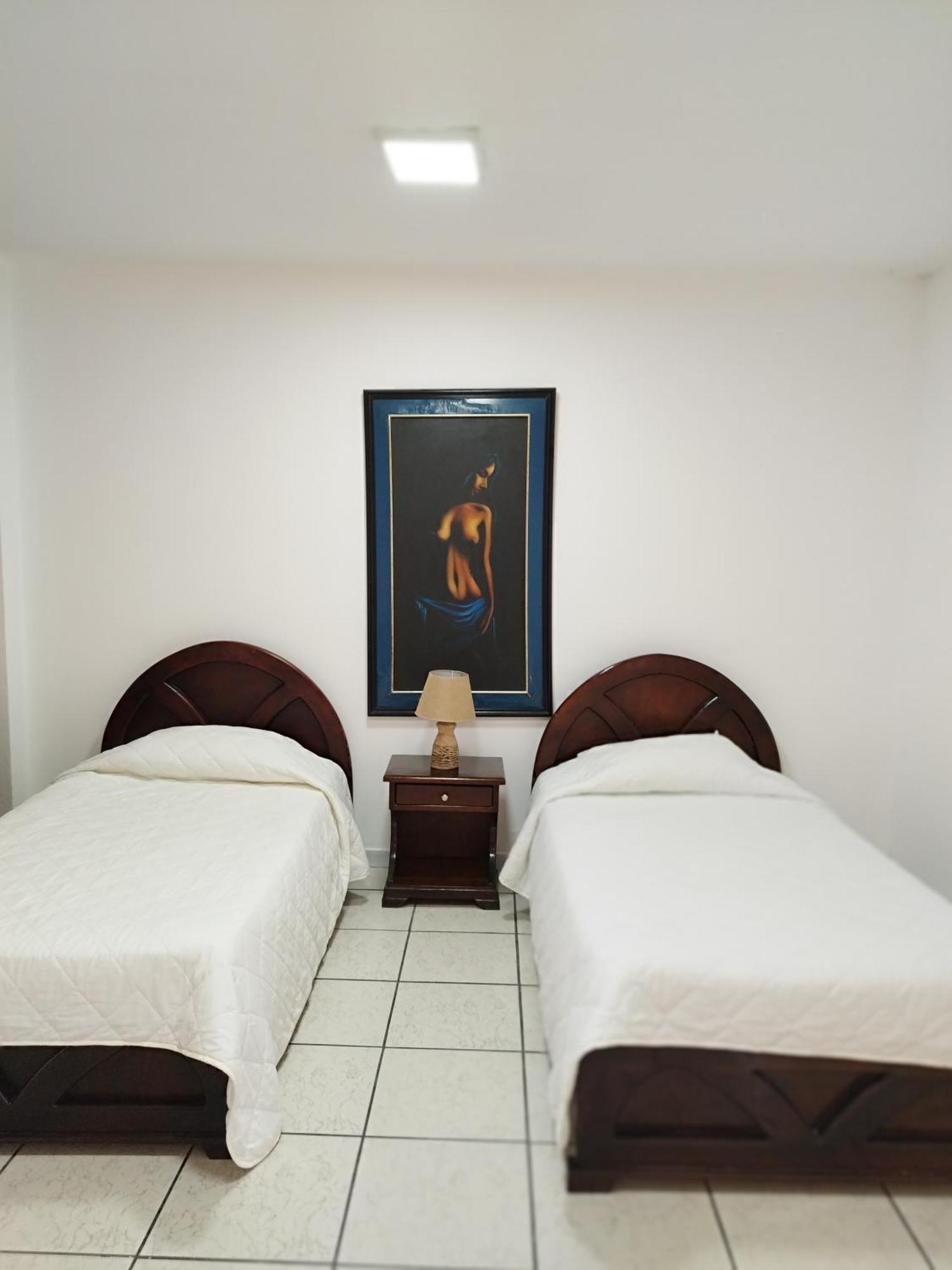 Hotel Puerta Del Sol Санто Доминго де лос Колорадос Екстериор снимка