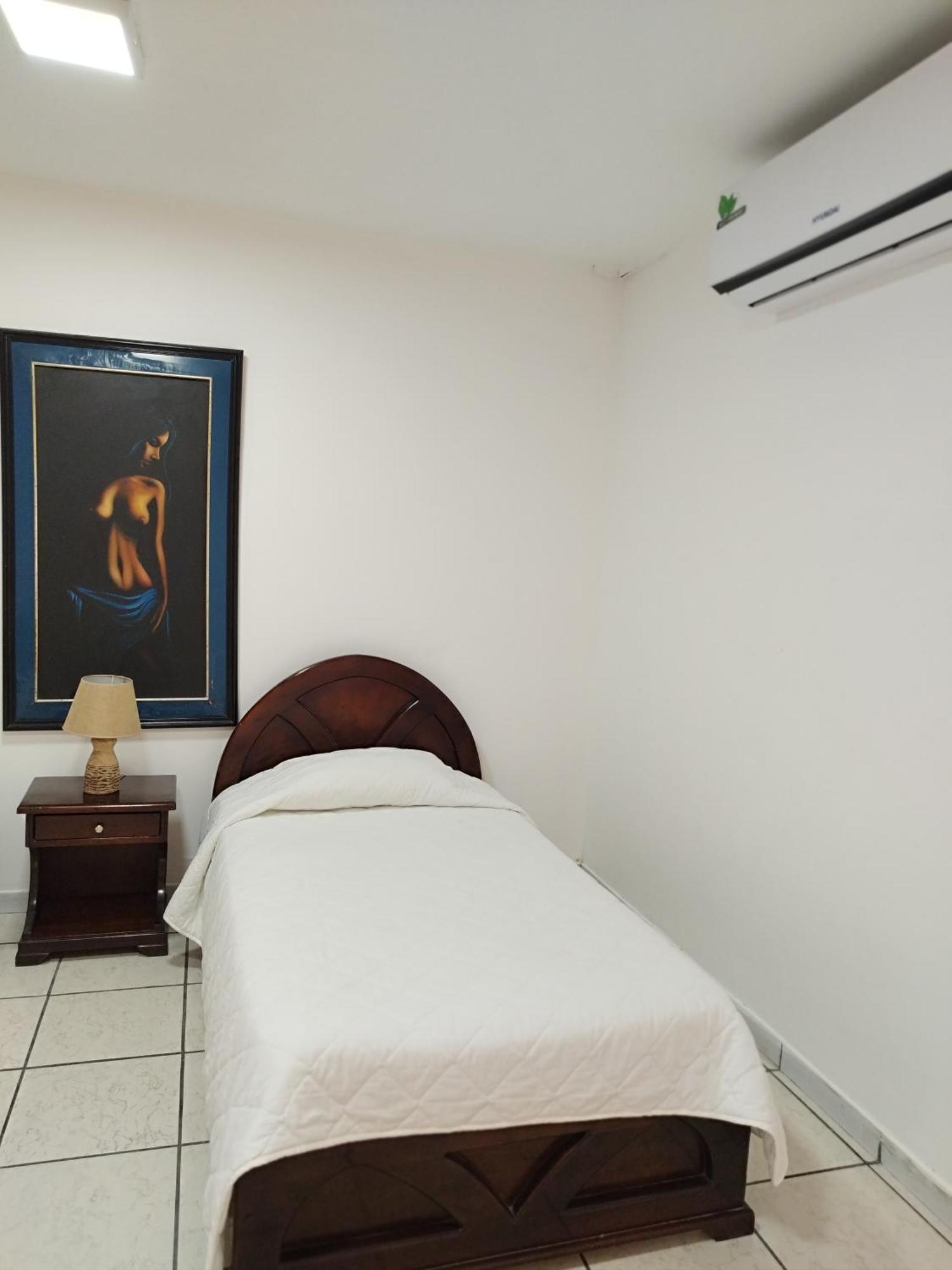 Hotel Puerta Del Sol Санто Доминго де лос Колорадос Екстериор снимка