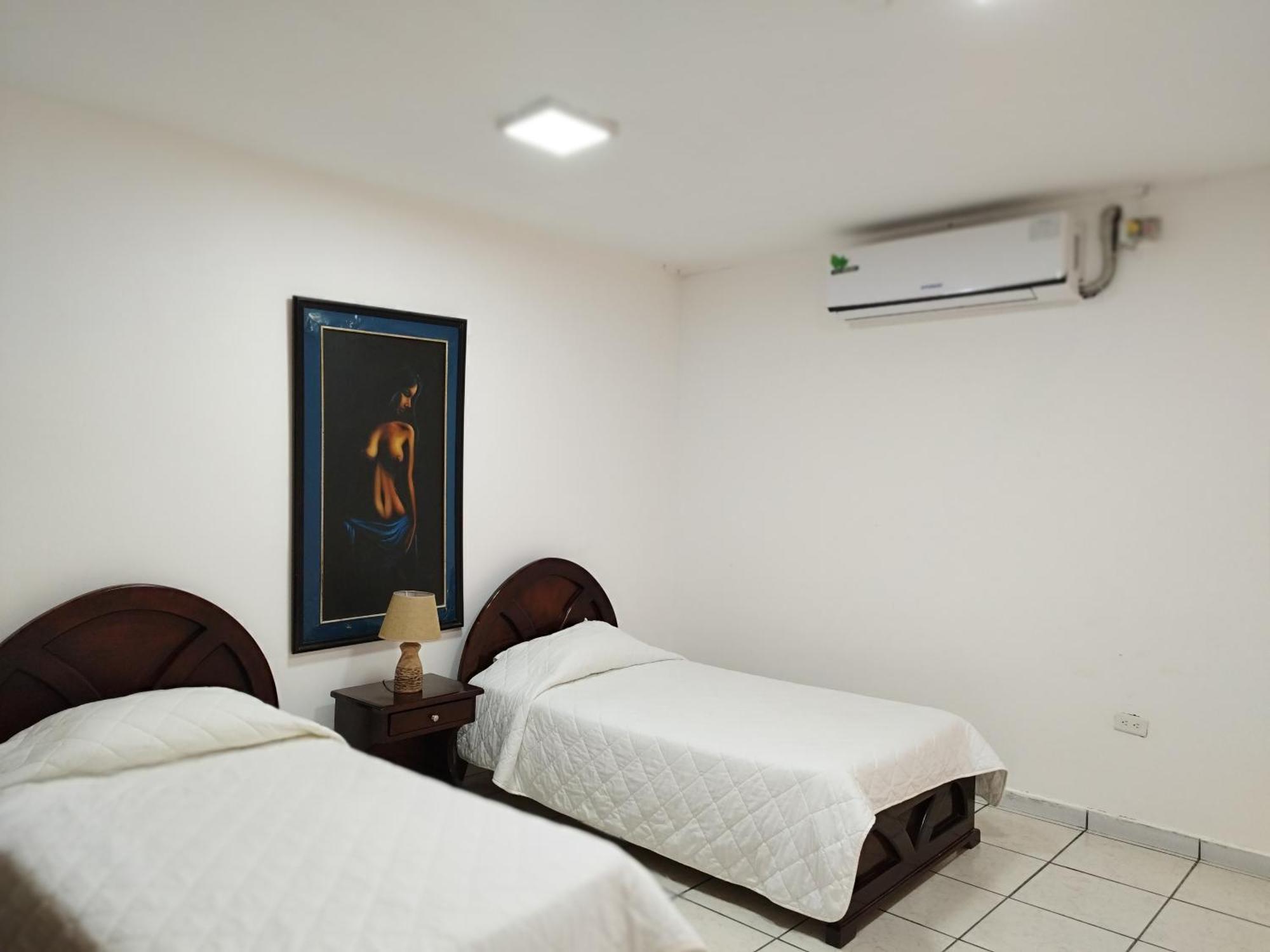 Hotel Puerta Del Sol Санто Доминго де лос Колорадос Екстериор снимка