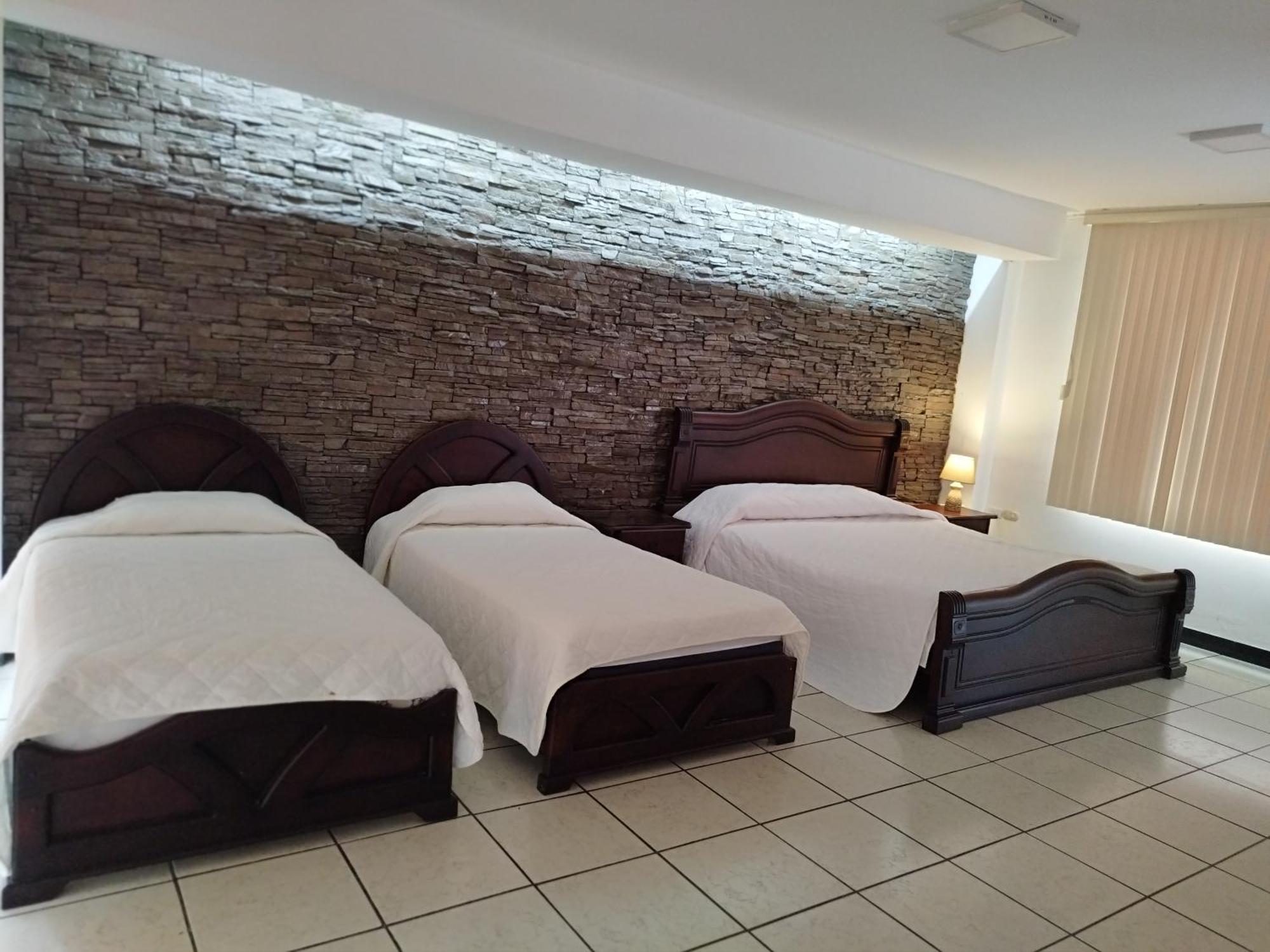 Hotel Puerta Del Sol Санто Доминго де лос Колорадос Екстериор снимка