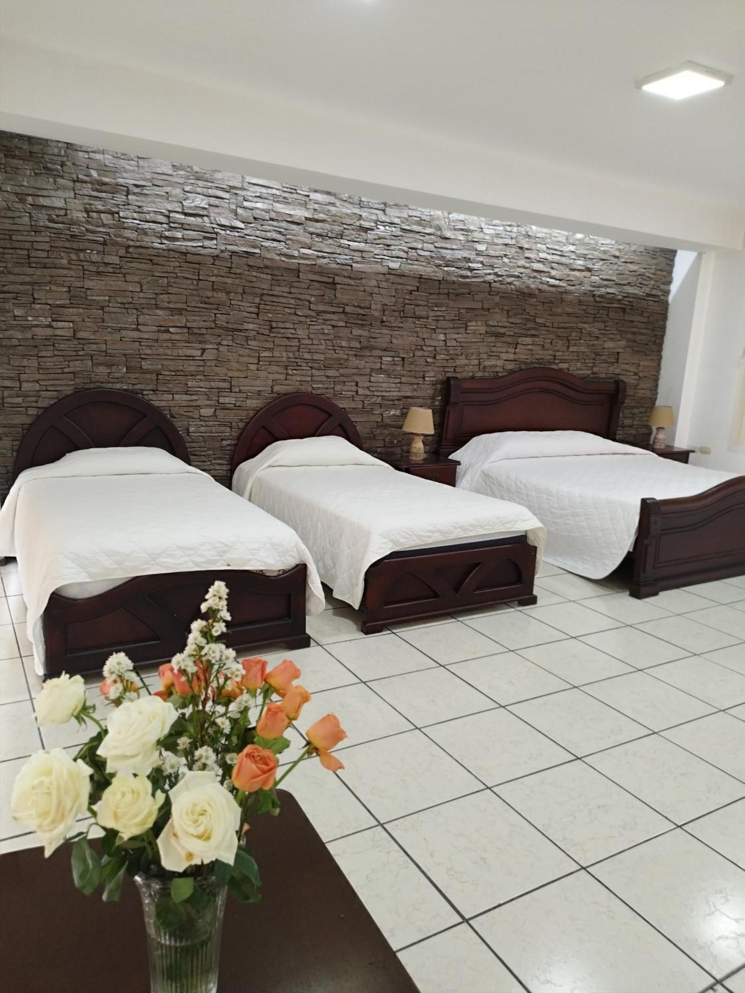 Hotel Puerta Del Sol Санто Доминго де лос Колорадос Екстериор снимка