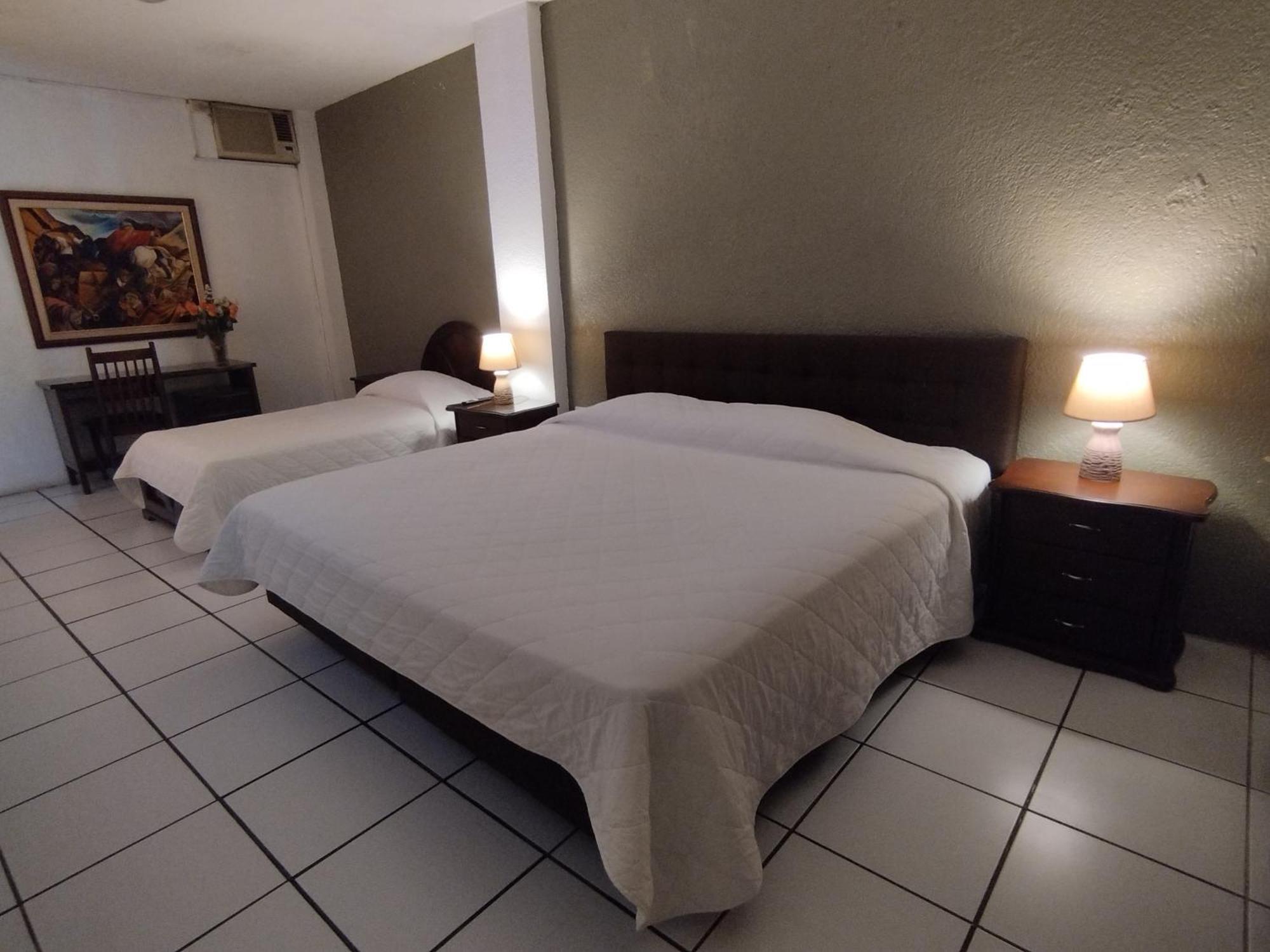 Hotel Puerta Del Sol Санто Доминго де лос Колорадос Екстериор снимка