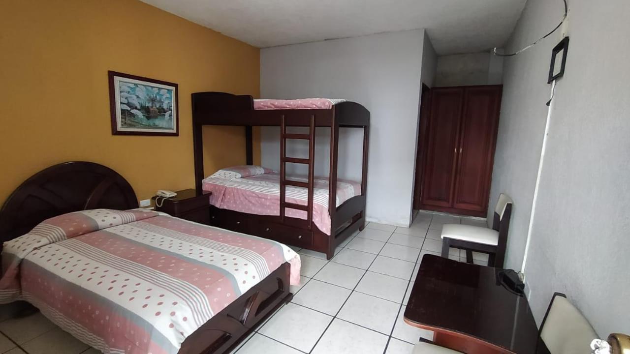 Hotel Puerta Del Sol Санто Доминго де лос Колорадос Екстериор снимка