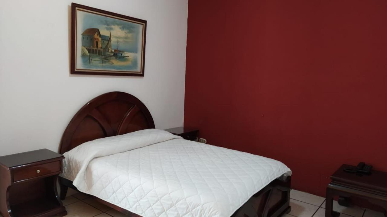 Hotel Puerta Del Sol Санто Доминго де лос Колорадос Екстериор снимка