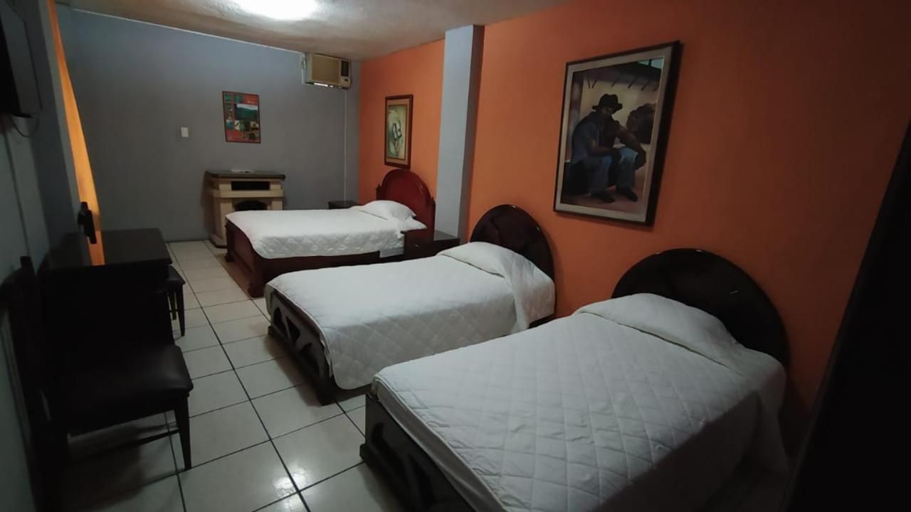 Hotel Puerta Del Sol Санто Доминго де лос Колорадос Екстериор снимка