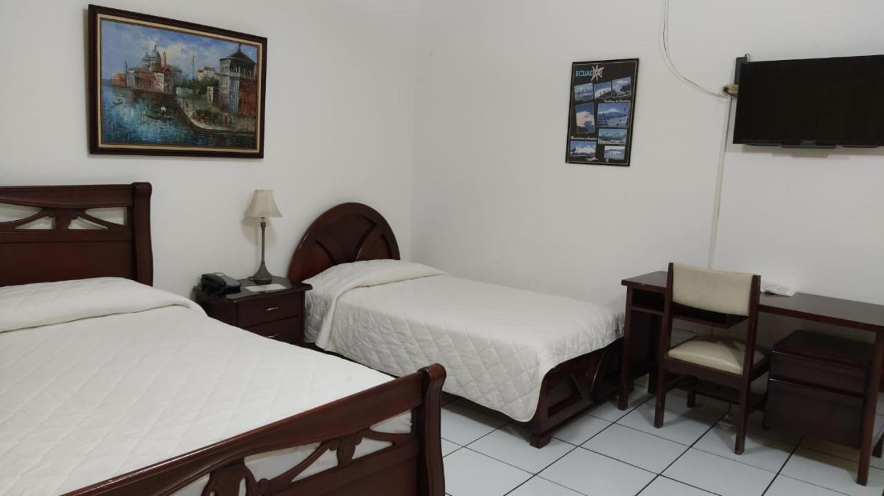 Hotel Puerta Del Sol Санто Доминго де лос Колорадос Екстериор снимка