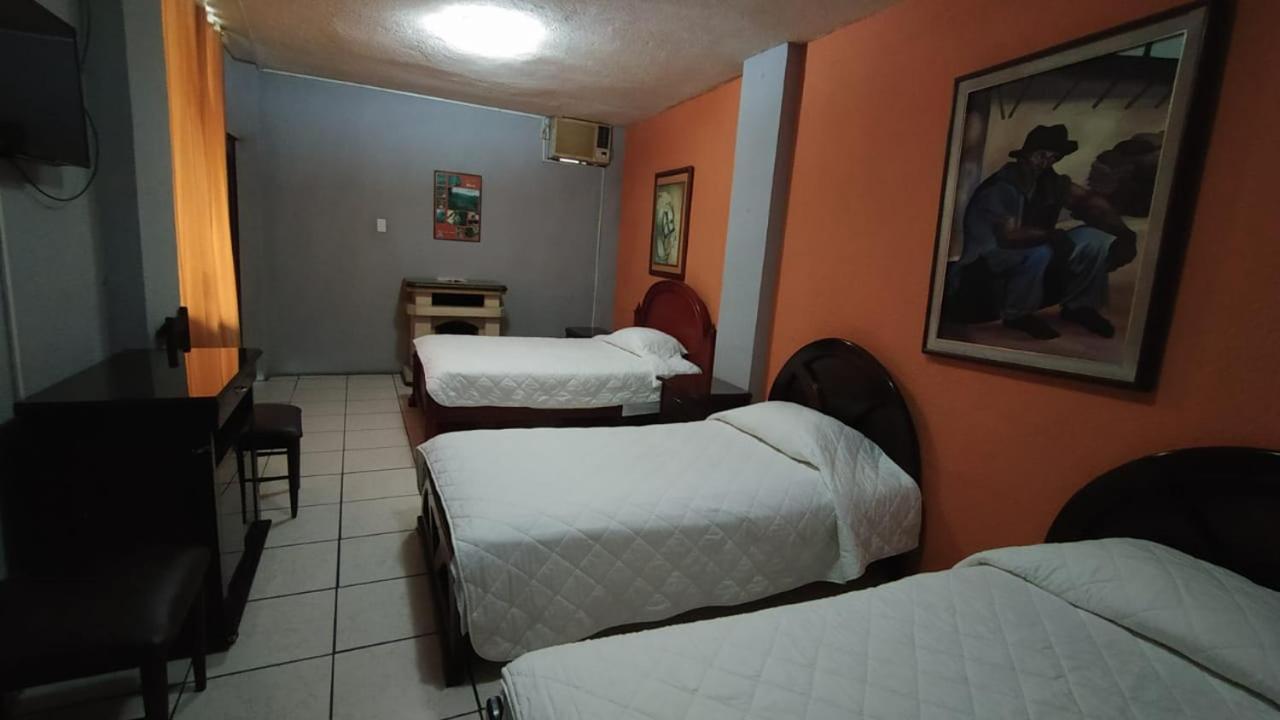 Hotel Puerta Del Sol Санто Доминго де лос Колорадос Екстериор снимка